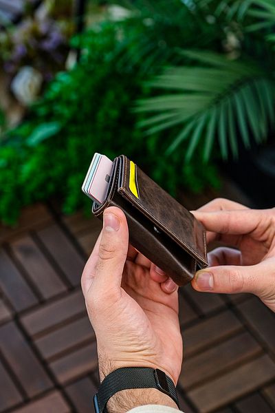 The East Polo Club Faux Leather Men's Mechanism Vegan Leather Card Holder Wallet Portfolio Crazy Brown