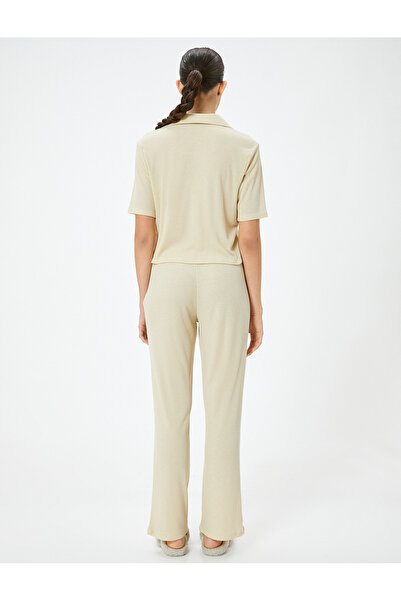 Koton Pyjama-Set mit kurzen Ärmeln und Kordelzug – geknöpfte Stickerei