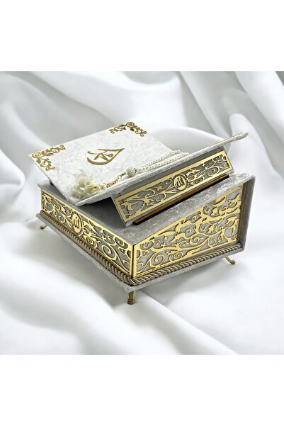 Mustafa Ediz İsme Özel Beyaz Kadife Kaplı Rahleli Sandıklı Kuranı Kerim Seti
