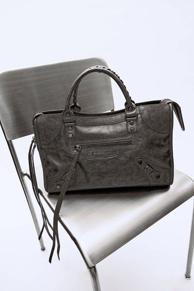 BE BLUE Silver Bucket Detailed Sleeve Bag