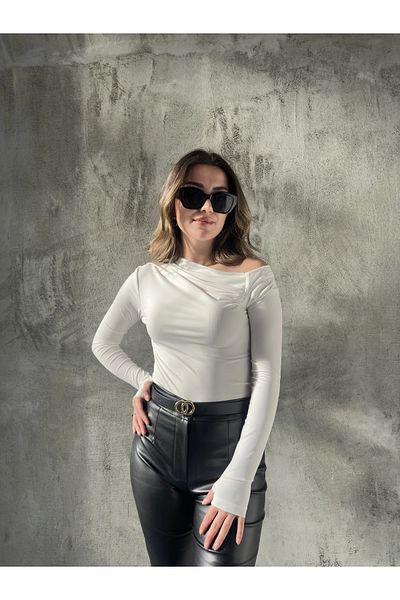 genko Candy Body Blouse with Low-Shoulder