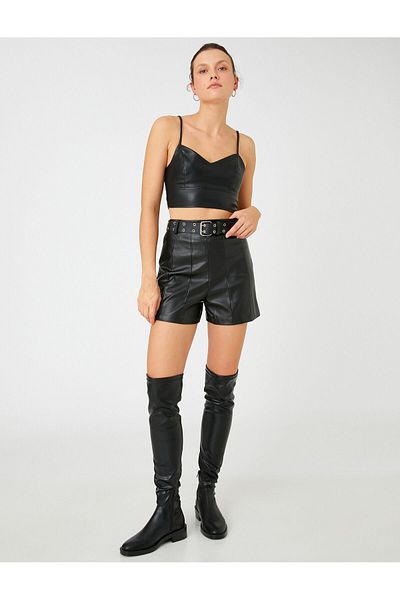 Koton Shorts aus Kunstleder mit Nieten und Gürteldetail