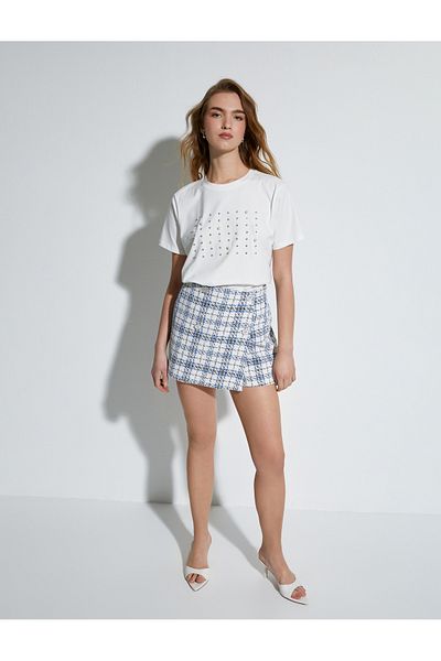 Koton Helles T-Shirt mit Schmucksteinen, Rundhalsausschnitt, kurzärmlig, Baumwolle mit Perlenstickerei