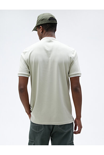 Koton T-Shirt mit Judge-Kragen, schmale Passform, geknöpfte Kurzarmpaspelierung