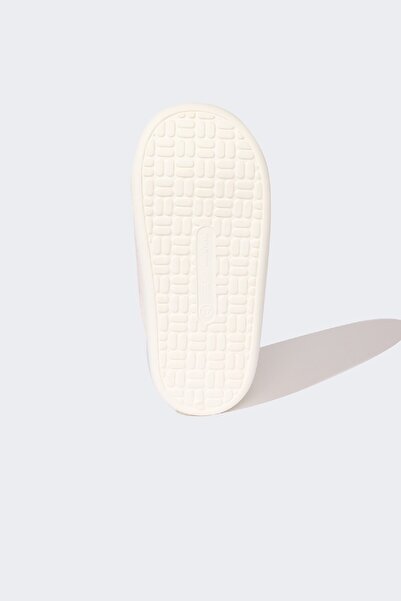 DeFacto Kadın Comfort Hafif Taban İçi Astarlı Ev Terliği E2912AX24AU