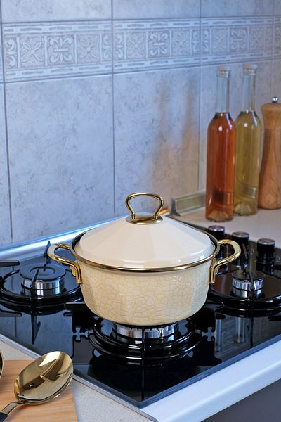 Glore Cream Textured Enamel 18cm Pot with Lid