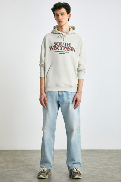 GRIMELANGE Ανδρικό φούτερ GAREN Soft Inside Fleece με στάμπα κανονικό κορδόνι ανοιχτό γκρι φούτερ