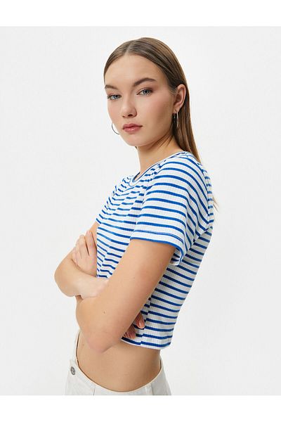 Koton Tricou crop Slim Fit, cu mânecă scurtă și cu gâtul turn