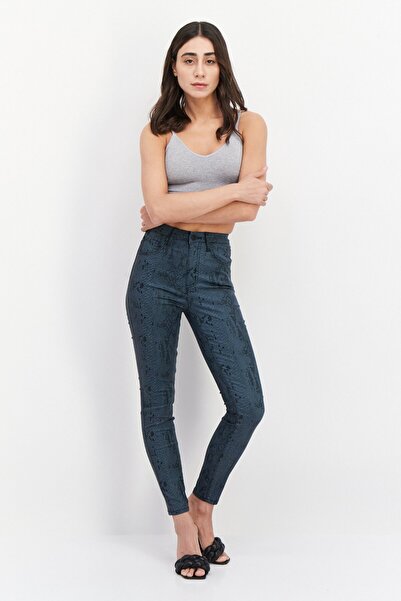 Guess Women Skinny Fit Textured Pattern Leather Pants, Black