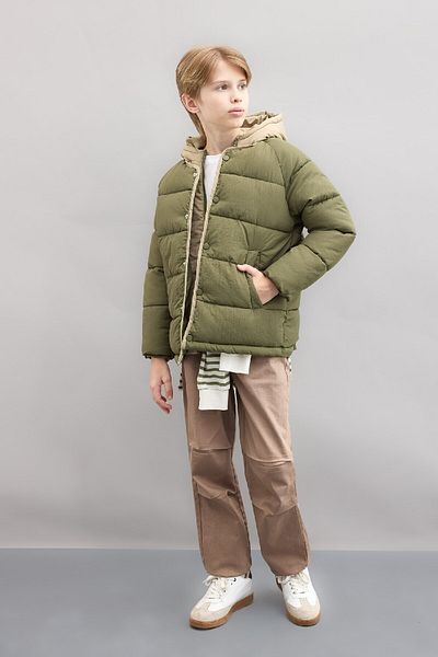 DeFacto Wasserabweisende Pufferjacke mit Kapuze für Jungen – mit Reißverschluss und Druckknopfverschluss C5979A824WN