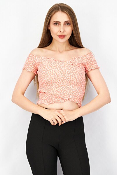 BB Dakota by Steve Madden بلوزة قصيرة مزينة بالزهور بأكمام قصيرة مكشوفة الأكت...