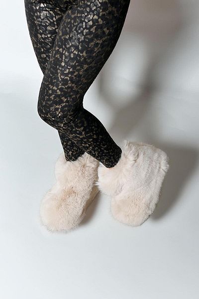 Beyond Γυναικείες Παντόφλες Ultra Light Furry Feather - Cream Bumble 4cm Bynd03