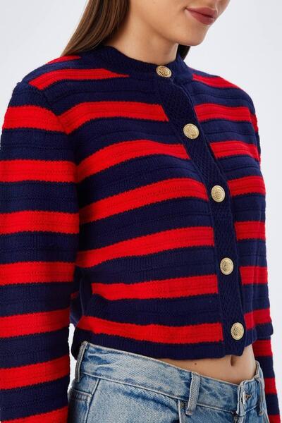 LEVABOUTIQUE Striped Buttoned Knitwear Crop Cardigan