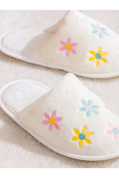 LC Waikiki Γυναικείες παντόφλες εσωτερικού χώρου LCW Floral Ebroidery