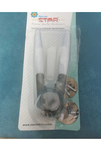 Star Long Lasting Walnut Cracker with White Silicone Handle