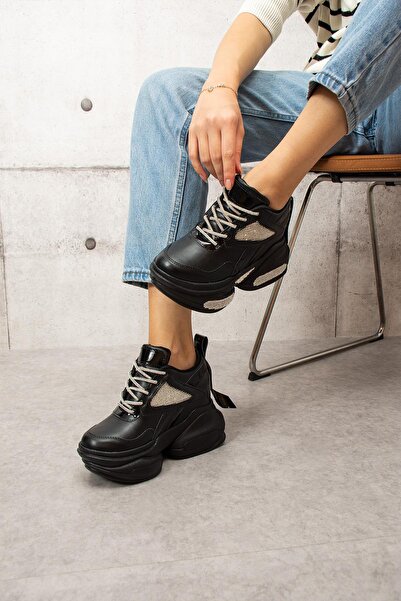 Modanizm حذاء بيريس بكعب مخفي من الجلد باللون الأسود