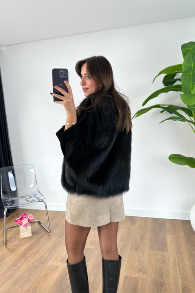 BİRCANÇİL Black Lining Detailed Fur Vest