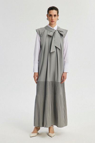 Touché Privé Tie-Up Collar Pleated Dress