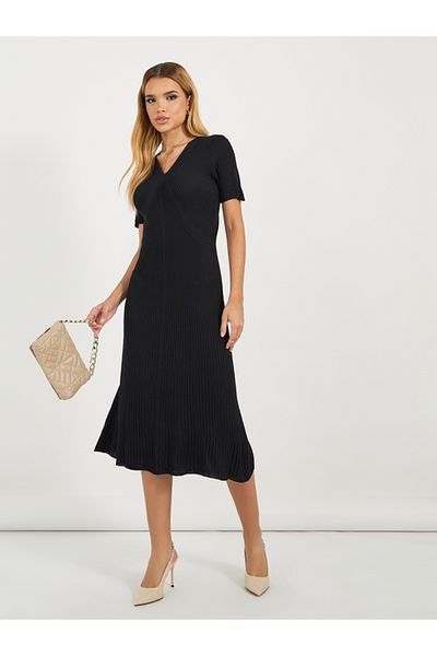 Styli Solid V Neck Knitted Midi Dress