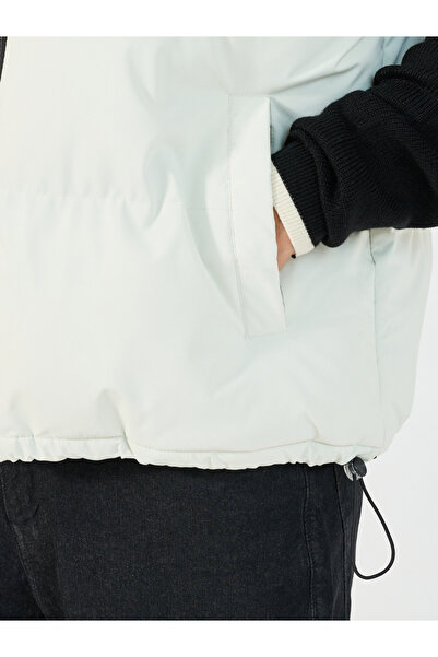 Styli Quilted Color Block Sleeveless Puffer Jacket with Welt Pockets