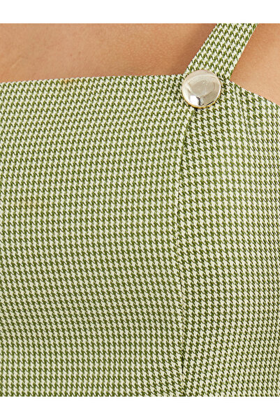 Styli Houndstooth Pattern Button Detail Crop Top