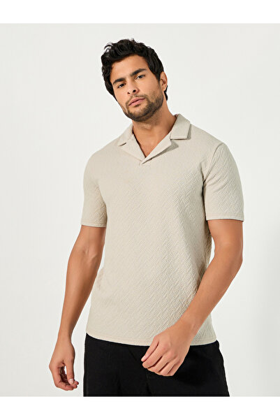 Styli قميص بولو مريح ذو ياقة ريفير متماسكة ومزخرفة بنقشة شيفرون الفاخرة