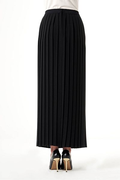 Mizalle Crepe Pleated Black Skirt
