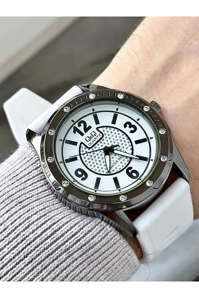 Q&Q   Men's Waterproof Slilon Cord Wrist Watch
