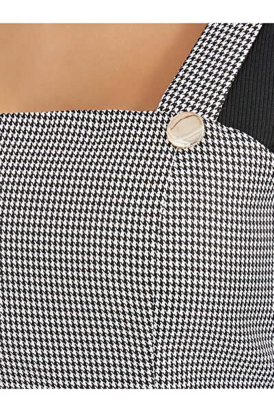Styli Houndstooth Pattern Button Detail Crop Top