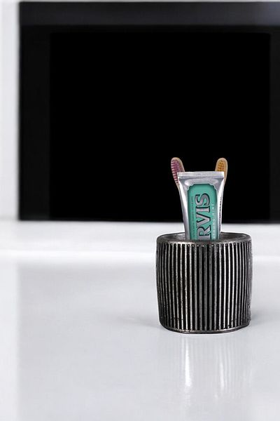 Evene Silver Antique Colored Straight Striped Toothbrush Holder - Countertop Model