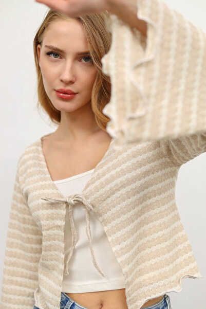 Aslı Özgün ÖNDEN BAĞLAMALI V YAKA CROP HIRKA