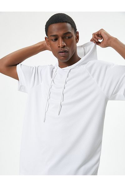 Koton Sport-T-Shirt mit Kapuze, kurzärmelig, Raglan-Detail