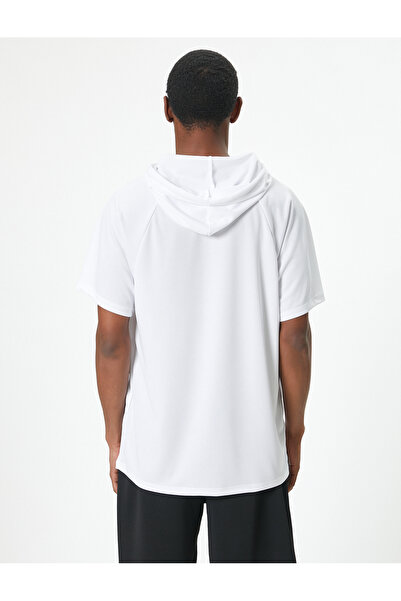 Koton Sportovní triko s kapucí s krátkým rukávem – raglánové detaily