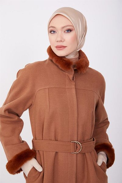 Armine Taba Coat - Κινητό γούνινο και σφιγκτήρα λεπτομέρεια, μοντέλο 23k7213