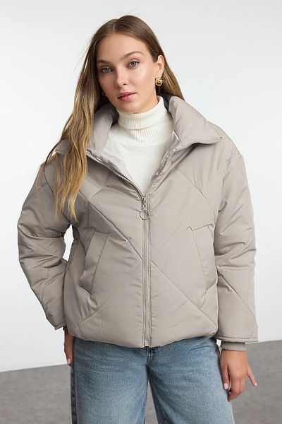 Trendyol Collection Palton matlasat gonflabil, rezistent la apă, din nurcă, mărime mare TWOAW24MO00146