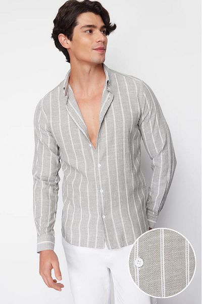 Trendyol Collection Hellkhakifarbenes Slim-Fit-Hemd mit Knopfkragen und Streifen TMNSS22GO0028