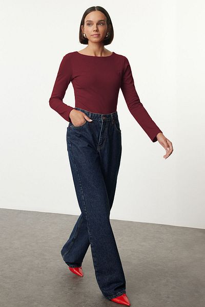 Trendyol Collection Flexible Bluse aus bordeauxroter Baumwolle mit U-Boot-Ausschnitt – figurbetont, TWOAW24BZ00166