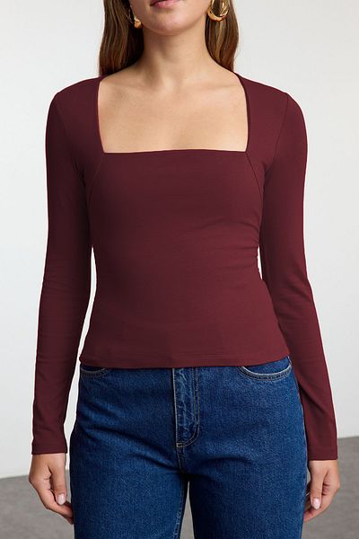 Trendyol Collection Dunkelburgunderrote Strickbluse mit quadratischem Kragen, Kordelzug/Drape-Detail, schmal/körperbetont, TWOAW25BZ00194