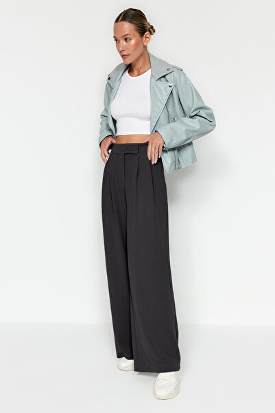 Trendyol Collection Anthrazitfarbene Hose mit Klettverschluss und hoher Taille, plissiert und weites Bein TWOAW24PL00177