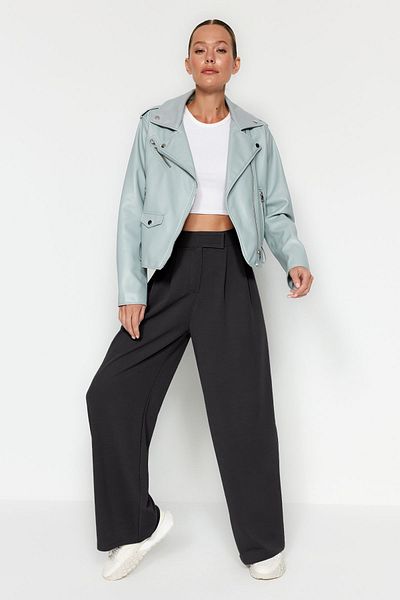 Trendyol Collection Anthrazitfarbene, plissierte Hose mit weitem Bein und hohem Bund – Klettverschluss TWOAW24PL00177