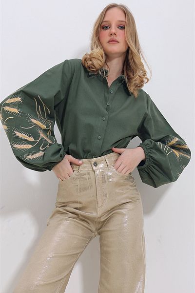 Trend Alaçatı Stili Damen-Hemd aus gewebtem Popeline mit Khaki-Ärmeln und Stickereien ALC-X11374
