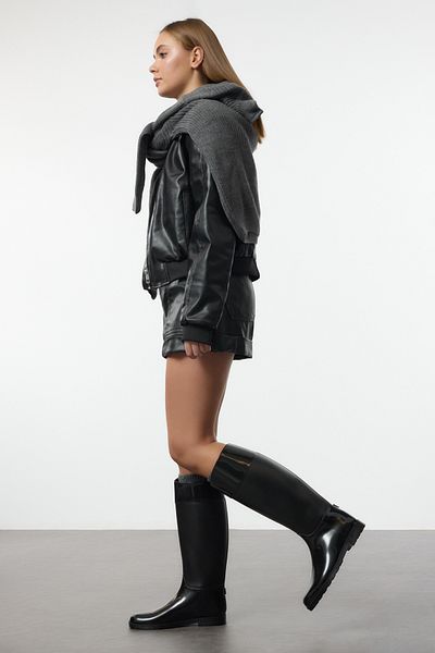 TRENDYOL SHOES Чорна водовідштовхувальна жіноча куртка від дощу TAKAW25CZ00012