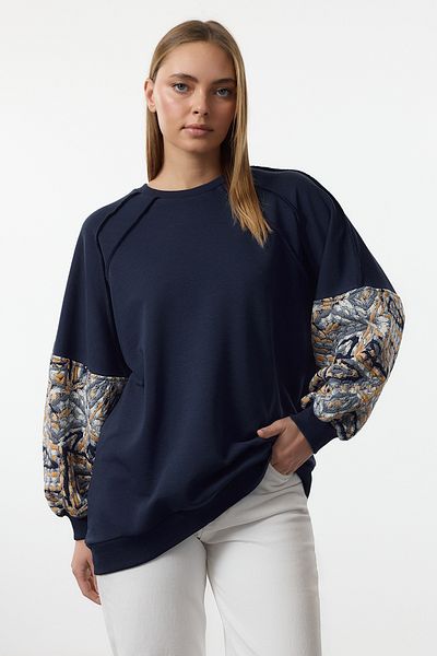 Trendyol Modest Marineblaue, übergroße Strick-Tunika mit 3 Fäden und detaillierten Ärmeln TCTAW25UK00013