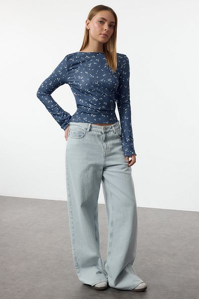 Trendyol Collection FlexiBle ανάγλυφη μπλούζα με εμπριμέ Indigo - TWOAW25BZ00111