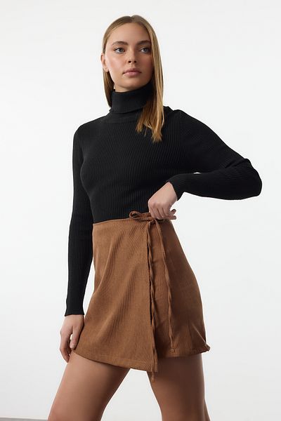 Trendyol Collection Μίνι φούστα με διπλό στήθος από βελούδινο ύφασμα με λεπτομέρεια γραβάτας, καφέ TWOAW25ET00158