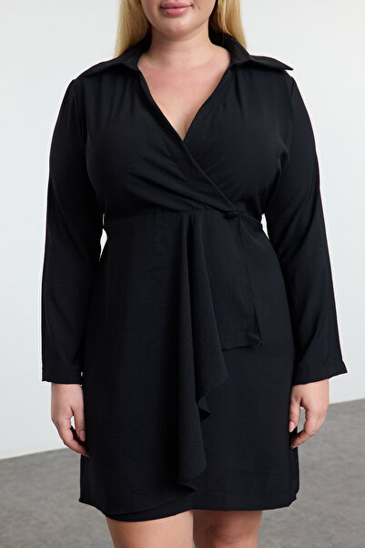 Trendyol Curve Černé elastické šaty větší velikosti ve střihu do A – dvojité zakrytí a vroubkovaná záda Tbbaw25Ah00094