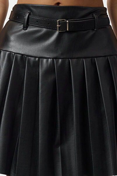 Trendyol Collection Fusta mini cu detaliu curea plisată neagră TWOAW25ET00154
