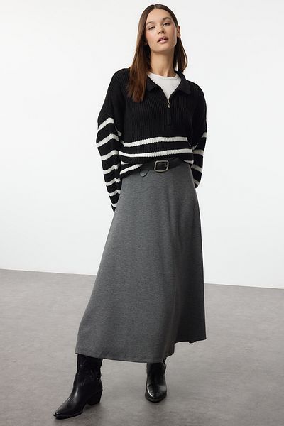 Trendyol Collection Flexibilní pletená midi sukně – antracitová, A-Line, kartáčovaná Twoaw25Et00141