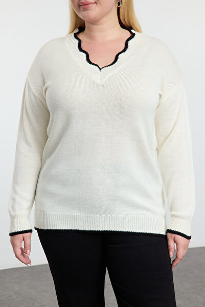 Trendyol Curve Ecru V-Neck Stripe Detailed Knitwear Sweater Tbbaw25An00059