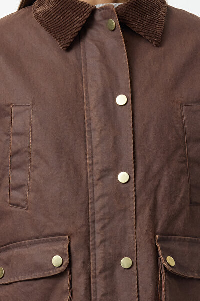 Trendyol Collection Sametová kostkovaná podšívka - hnědá regulérní střih Gabardinová bunda s límečkem Twoaw25Mo00312